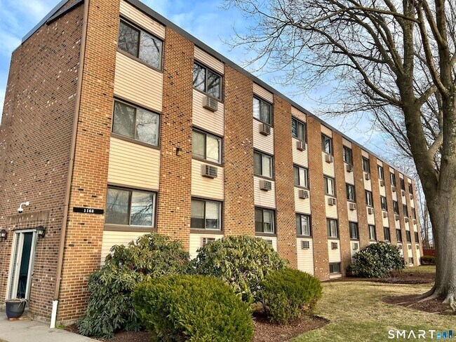 Building Photo - 1168 Main St