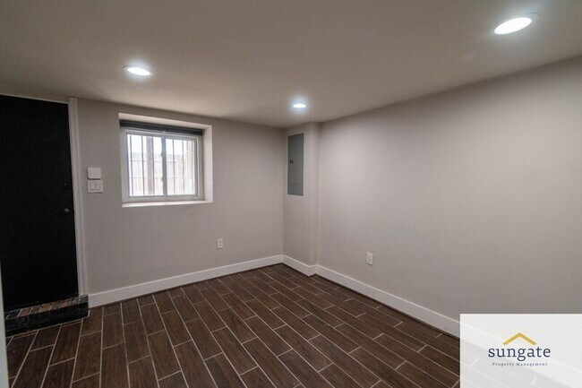 Building Photo - 442 N Linwood Ave