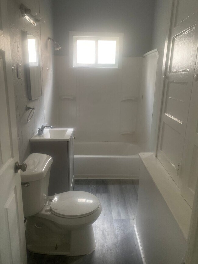 Building Photo - Bradwell3001-3003