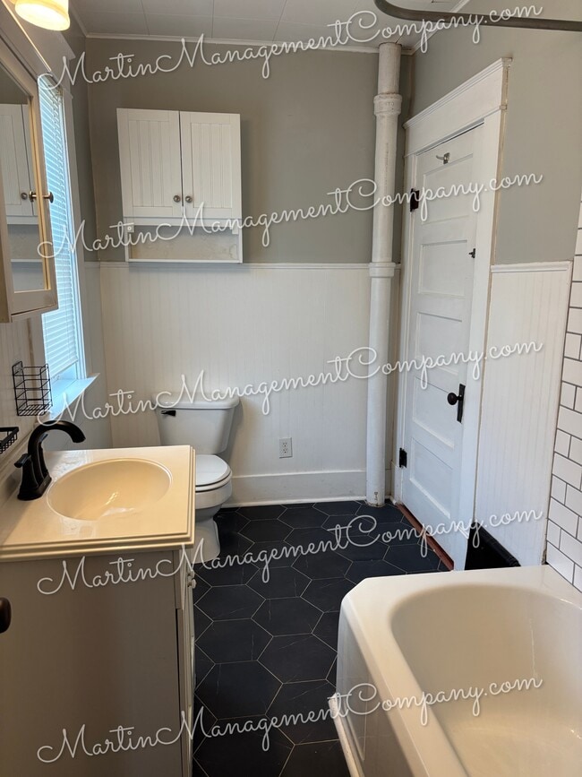 Building Photo - 2201 S Grand Ave