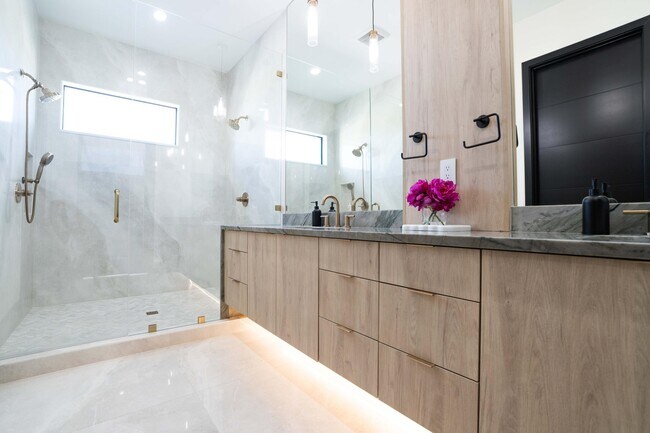 Building Photo - 13480 U.S. Rte 1