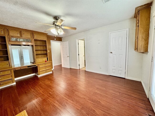 Building Photo - 5813 Lucy Ln