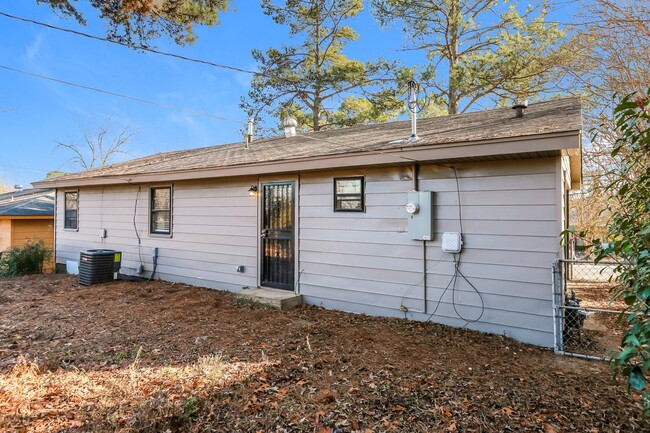 Building Photo - 30 Eaton Dr