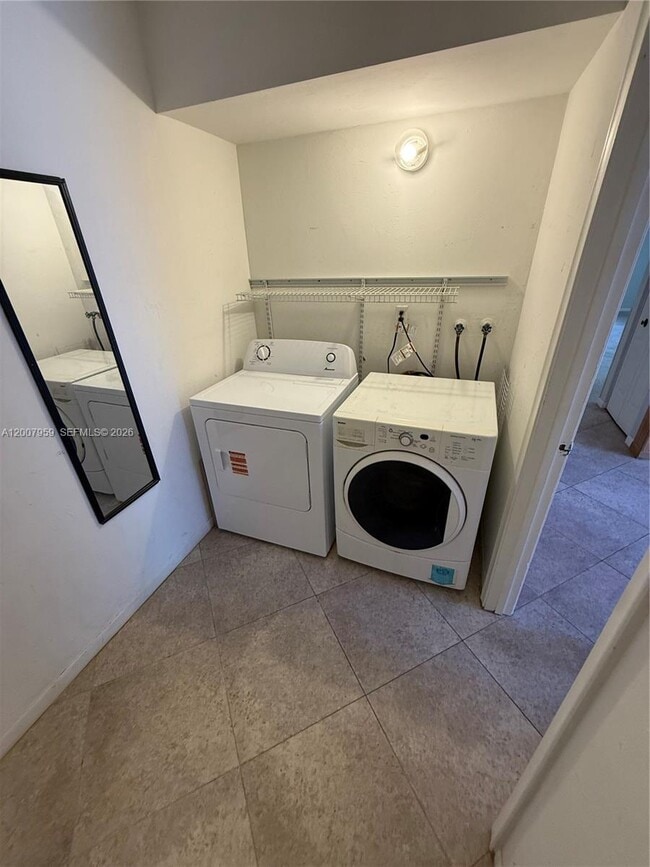 Building Photo - 10661 SW 113th Pl