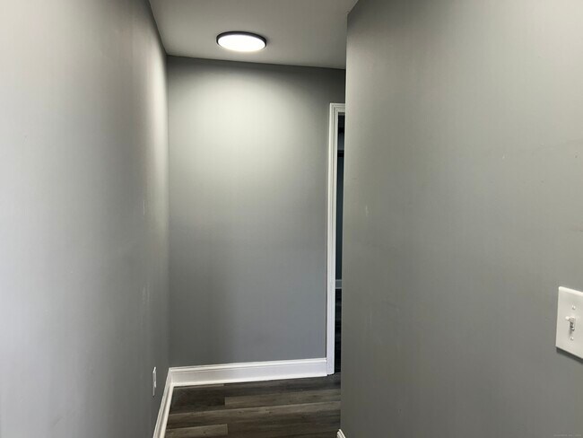 Building Photo - 22 Hawthorne St