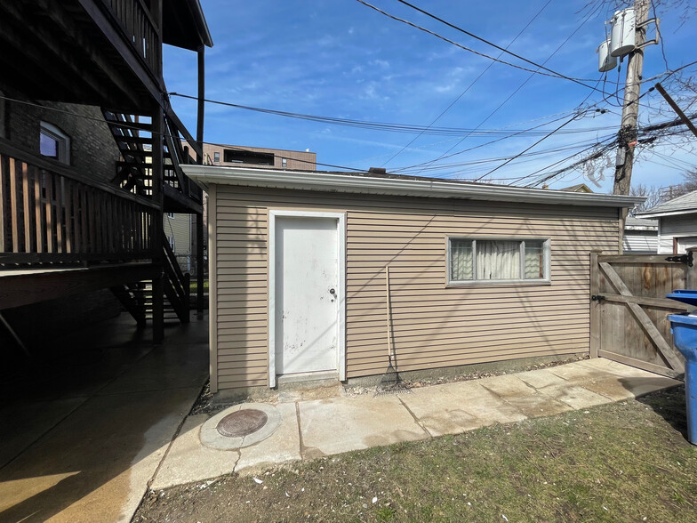 Garage - 4737 N Maplewood Ave