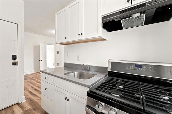 Building Photo - 1213 N 60th St