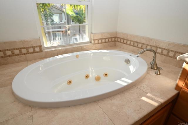 Building Photo - 4035 Bluff View Way