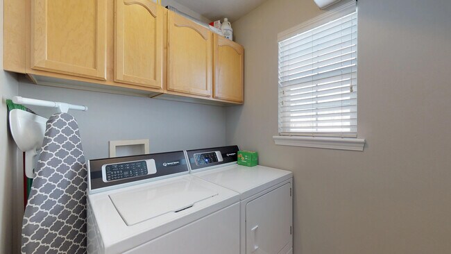 Building Photo - 4058 Valderrama