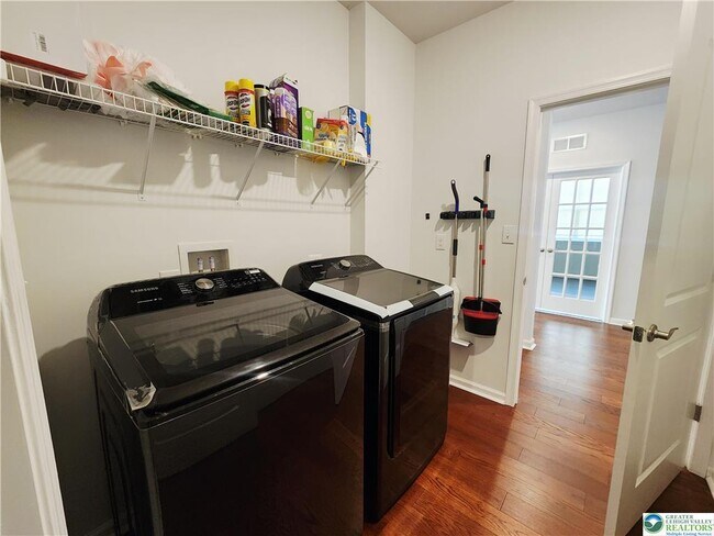 Building Photo - 8142 Century Blvd