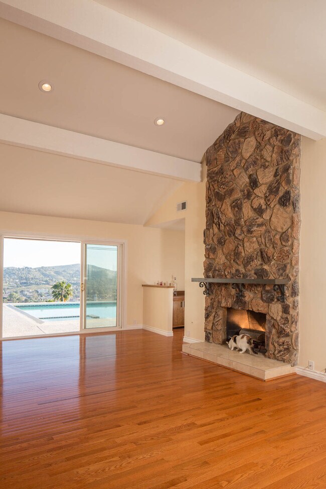 Building Photo - Rare newer one level view single family home