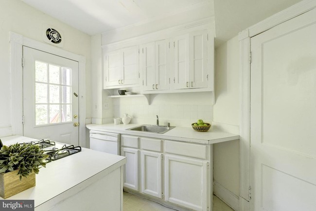 Building Photo - 3721 Windom Pl NW