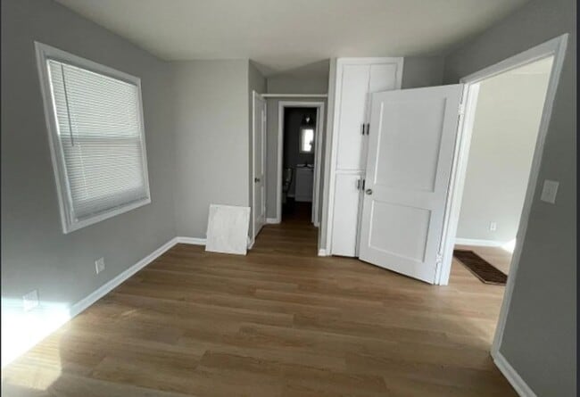 Building Photo - 810 S Crestway St