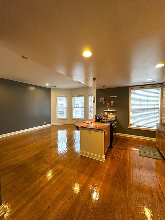 Building Photo - 5837 S Calumet Ave