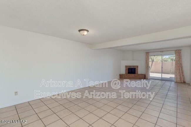 Building Photo - 4210 E Presidio Rd