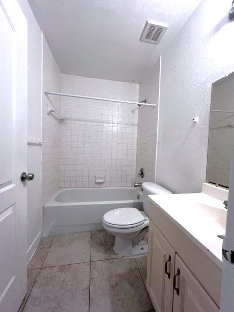 Building Photo - 4039 NW 31st Ave