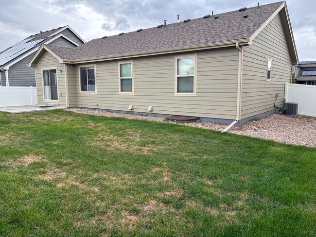 Building Photo - Beautiful 3 bedroom, 2 Bath Ranch with Attached 2 Car Garage and Fenced In Yard-The Meadows in We...