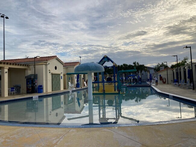 Building Photo - 2170 Bay Dr