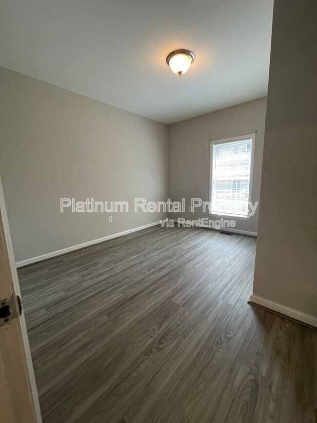 Building Photo - 48 Weyman Ave SW