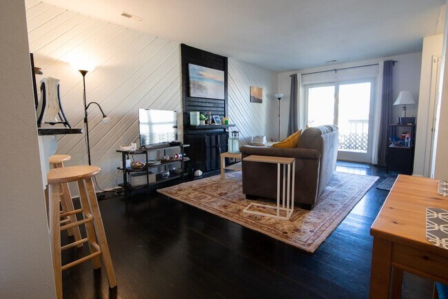 Building Photo - 736 W Ocean View Ave