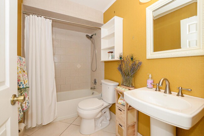 Building Photo - 2386 28th Ave SW