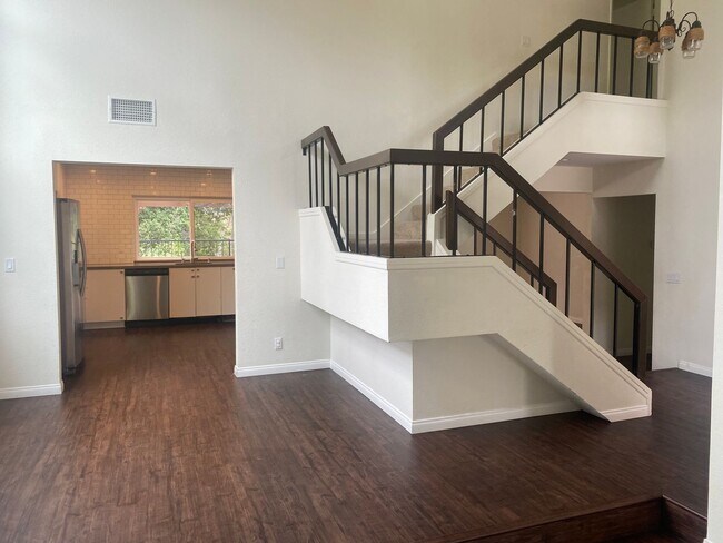 Building Photo - Mission Oaks