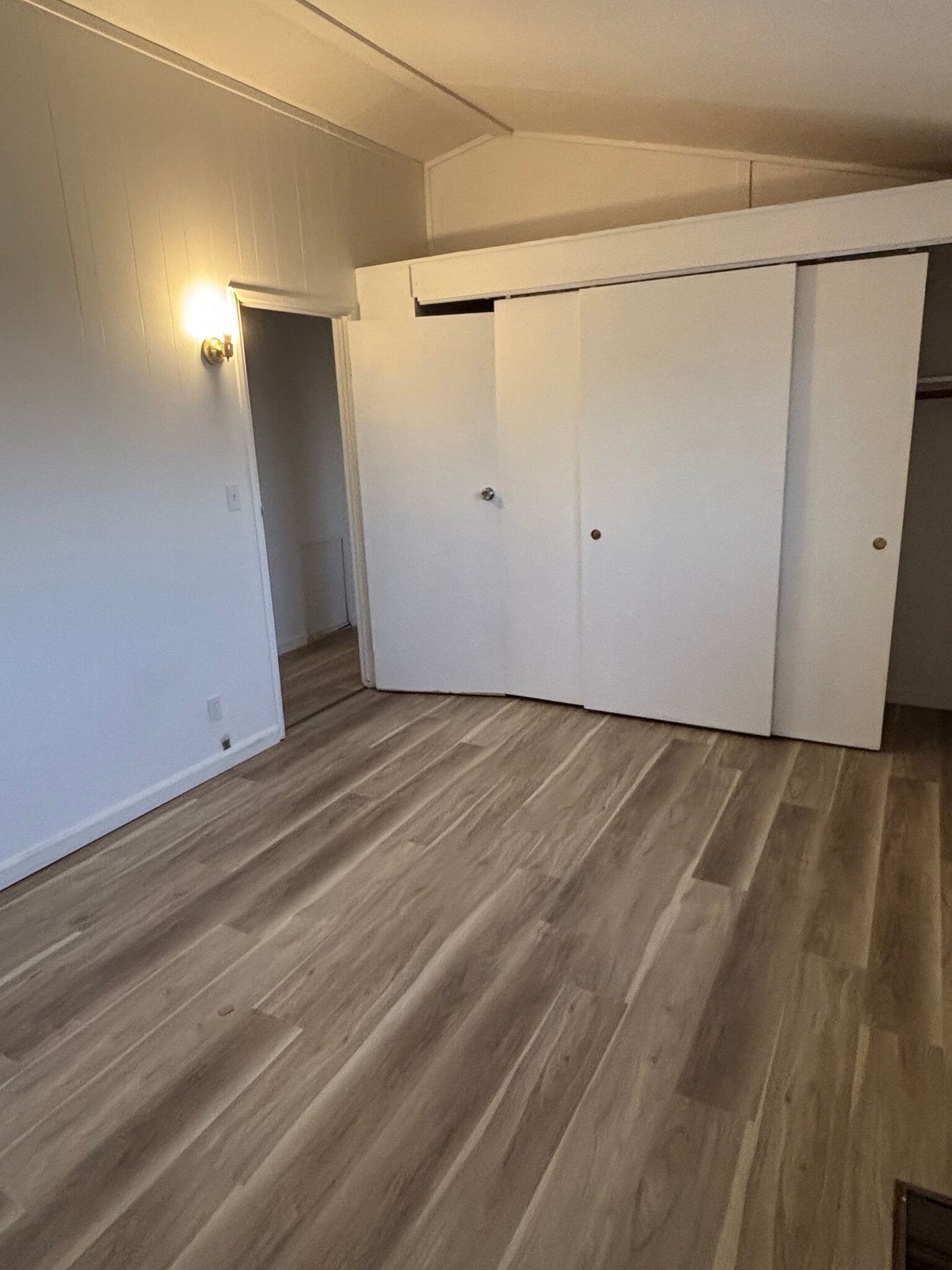 Building Photo - 425 8th Ave W