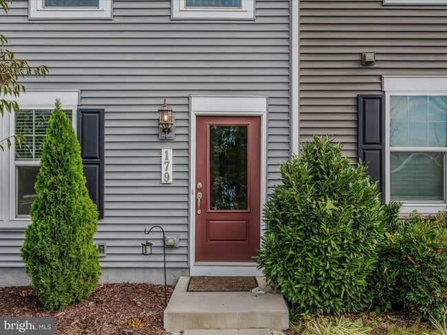 Building Photo - 179 Presidents Pointe Ave