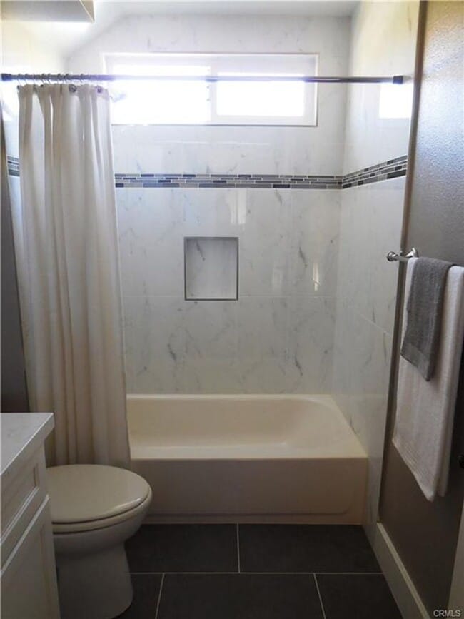 Building Photo - Pool Home 4 Bedroom