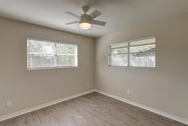 Building Photo - 1106 Bradshaw Dr