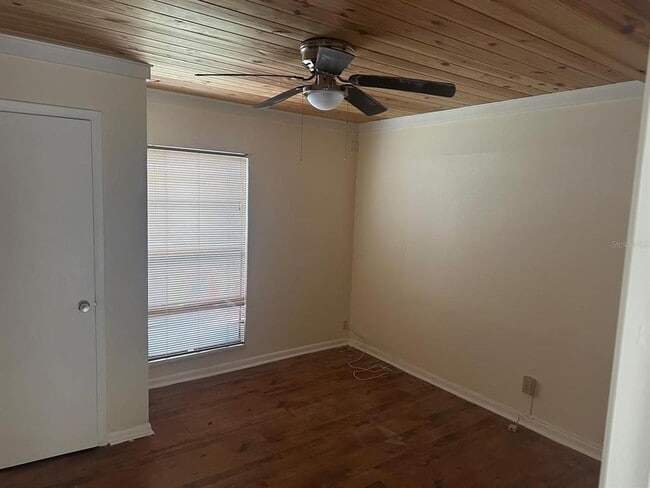 Building Photo - 212 N Chestnut Rd