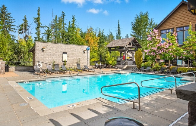 Building Photo - 619 SW Foresta Ter