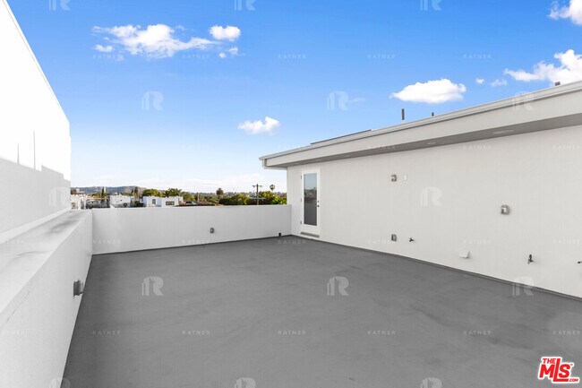 Building Photo - 1547 Hi Point St