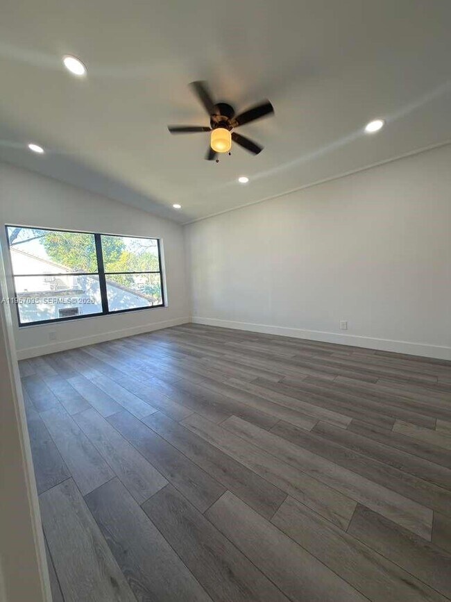 Building Photo - 9719 N New River Canal Rd