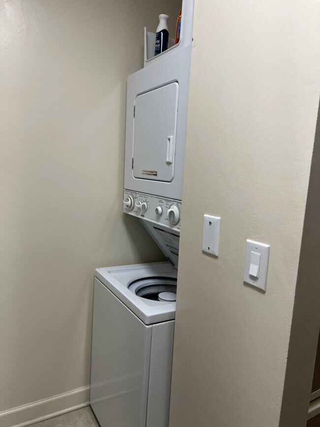 Building Photo - 116 Westlake Ct