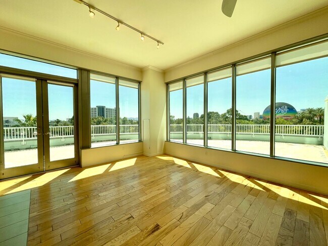 Building Photo - Highrise with view of Sphere