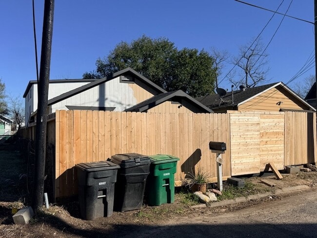 Building Photo - 3512 Castor St