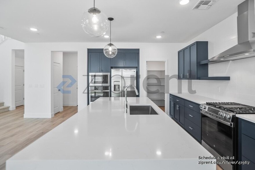 Building Photo - 379 Monastery Dr
