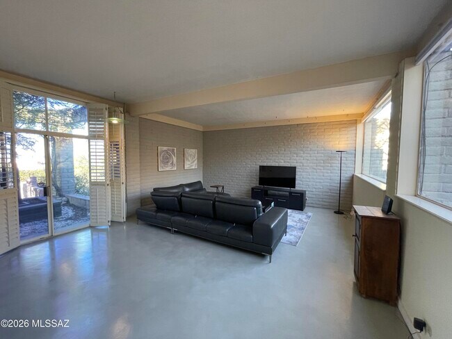 Building Photo - 6531 N Pontatoc Rd