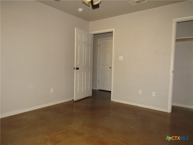 Building Photo - 4409 Brutus Ln