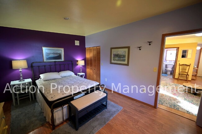 Building Photo - Furnished cabin on 3 acres, in Sequim