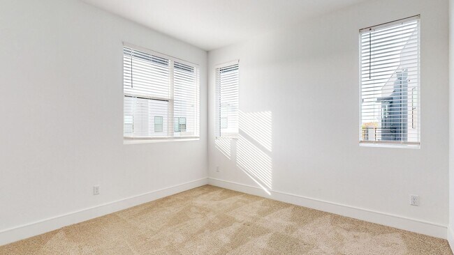 Building Photo - Beautiful and Bright 3 Bedroom 2.5 Bathroom Home with 2 Car Tandem Garage! PG&E Included!