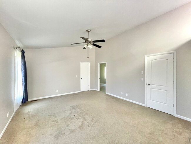 Building Photo - 2250 Lakeside Dr