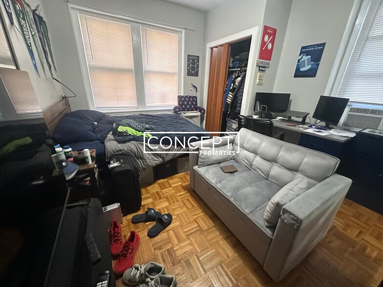 Building Photo - 40 Anderson St