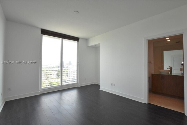 Building Photo - 315 NE 3rd Ave