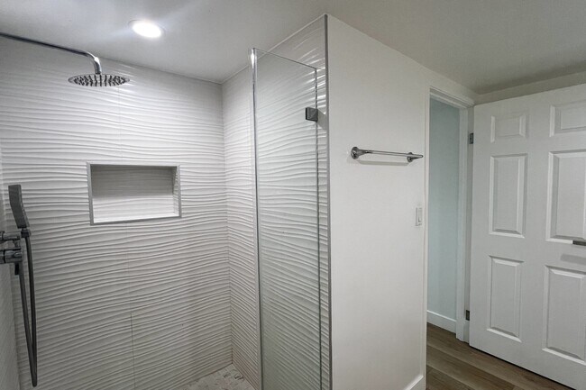 Building Photo - 10390 Wilshire Blvd