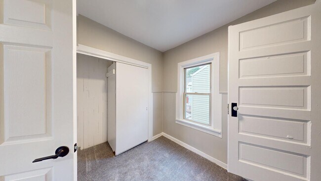 Building Photo - Renovated 3 bedroom home near the Airport