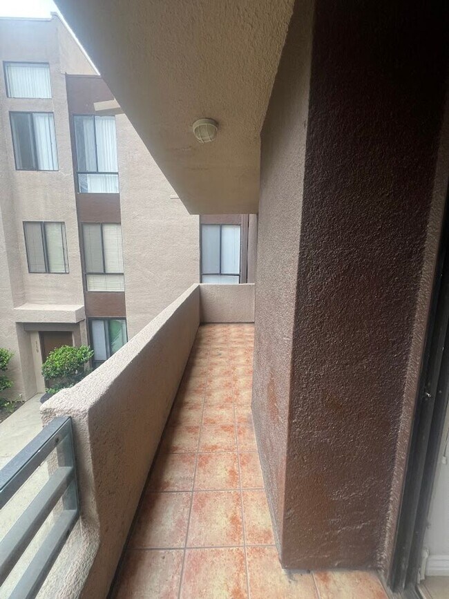 Building Photo - Spacious 2 Bedroom, 2 Bathroom, Canoga Park Condominium for Lease!