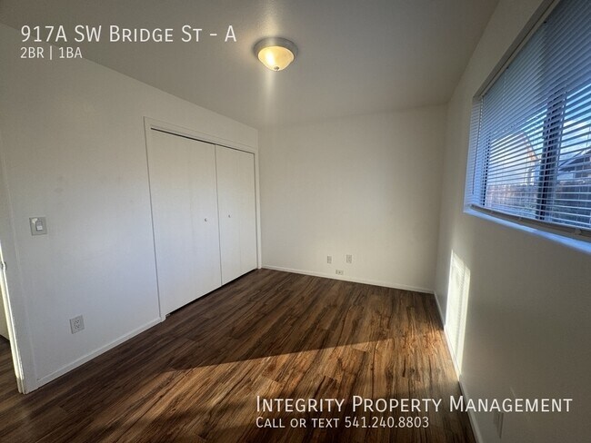 Building Photo - 917 SW Bridge St