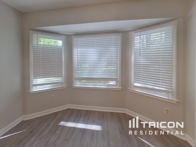 Building Photo - 125 Heritage Way